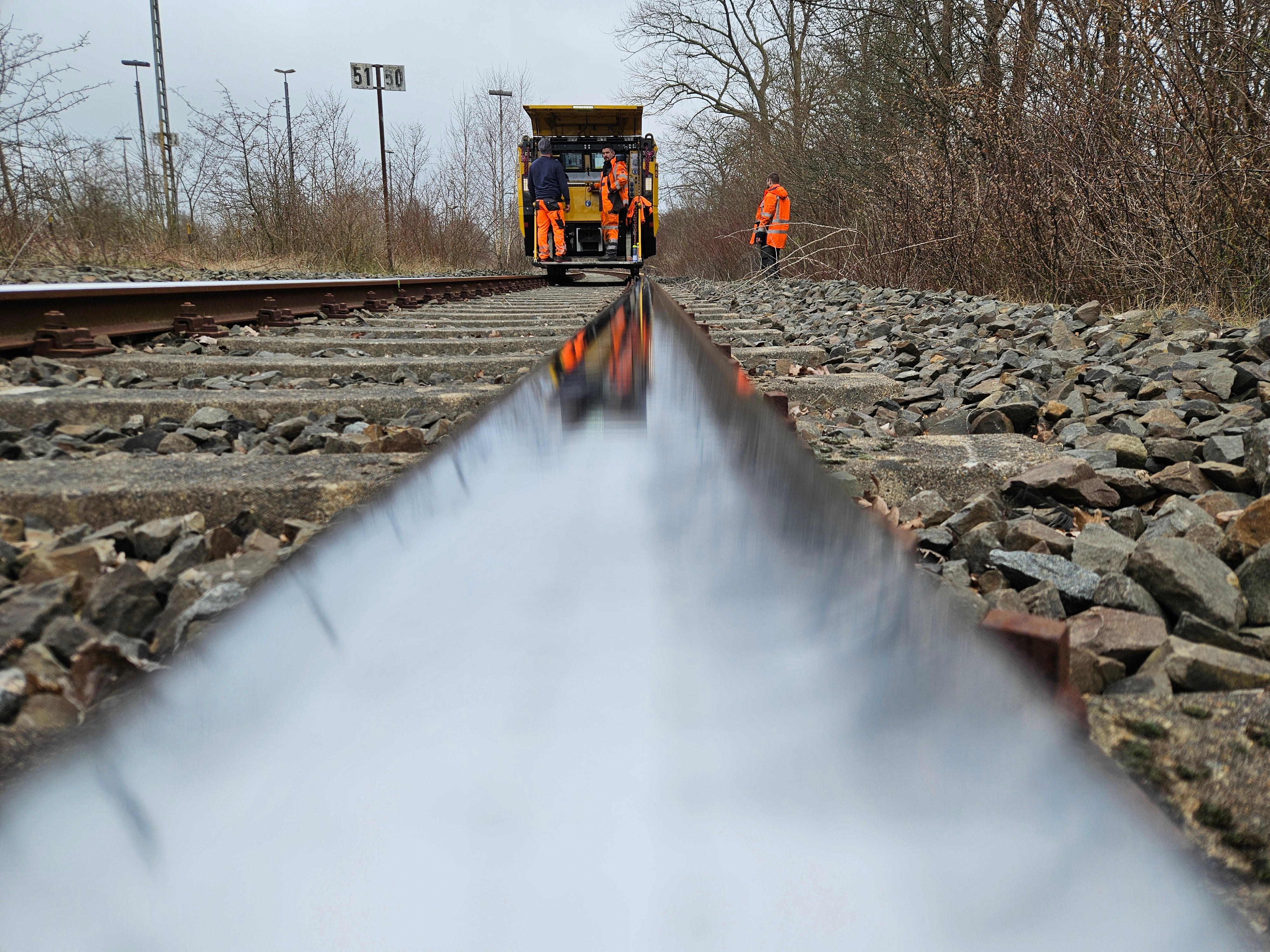 Employés lors du fraisage mobile des rails