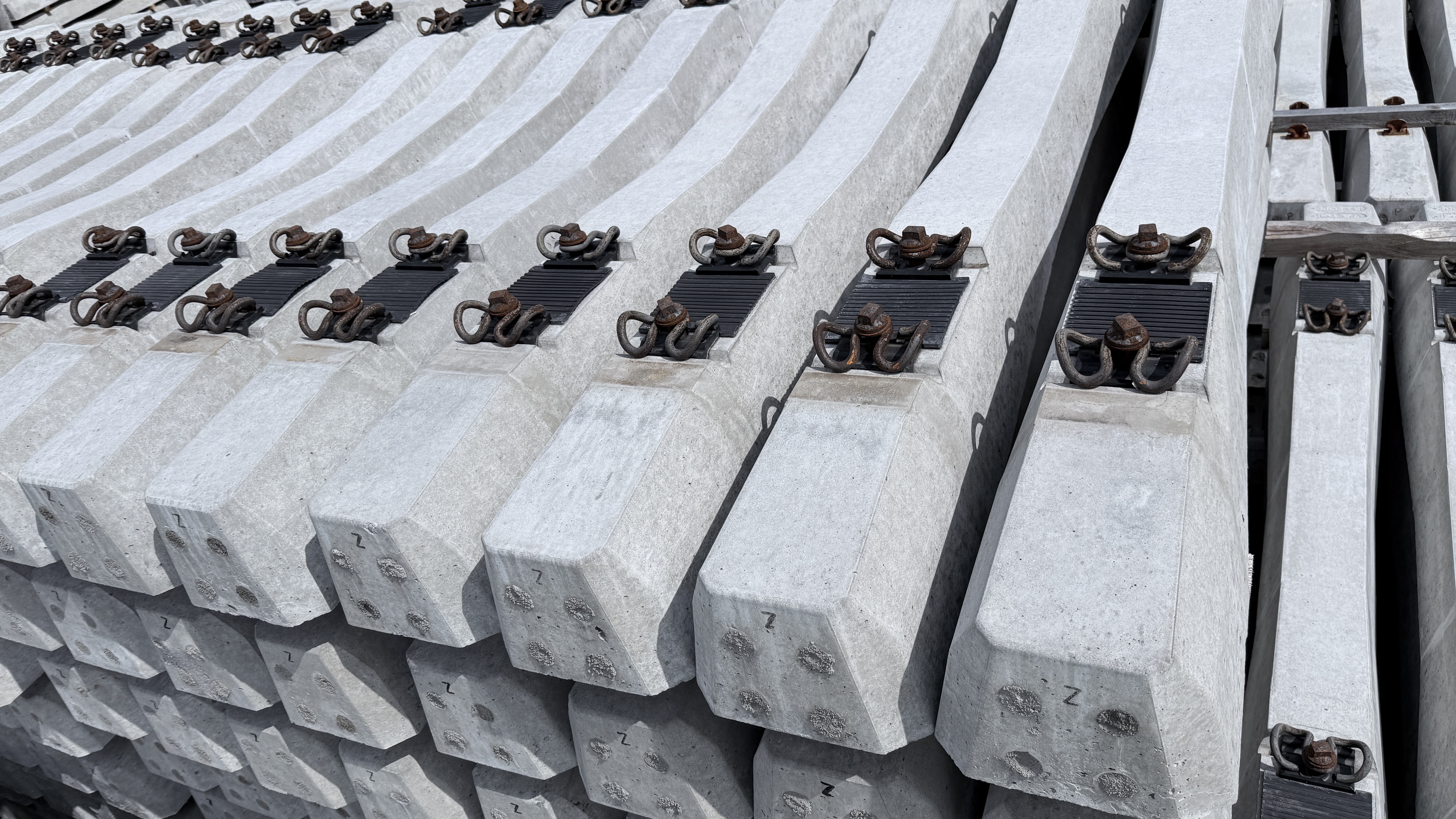 Concrete sleeper